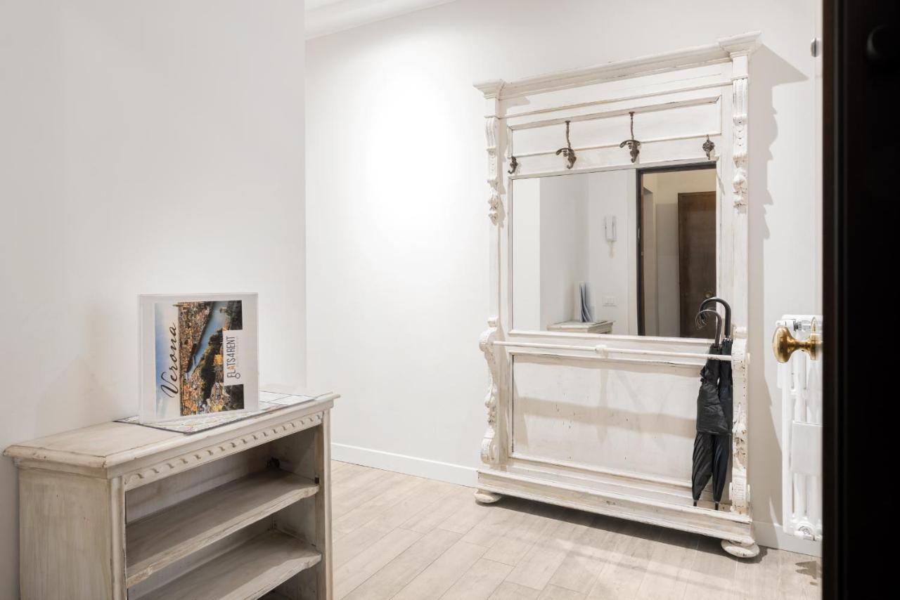 Flats4Rent La Dimora D'Orlando Lägenhet Verona Exteriör bild